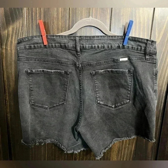 Kancan (Exclusively for Maurices) Black Rough Hem Distressed Shorts. Size:16 - Picture 8 of 12